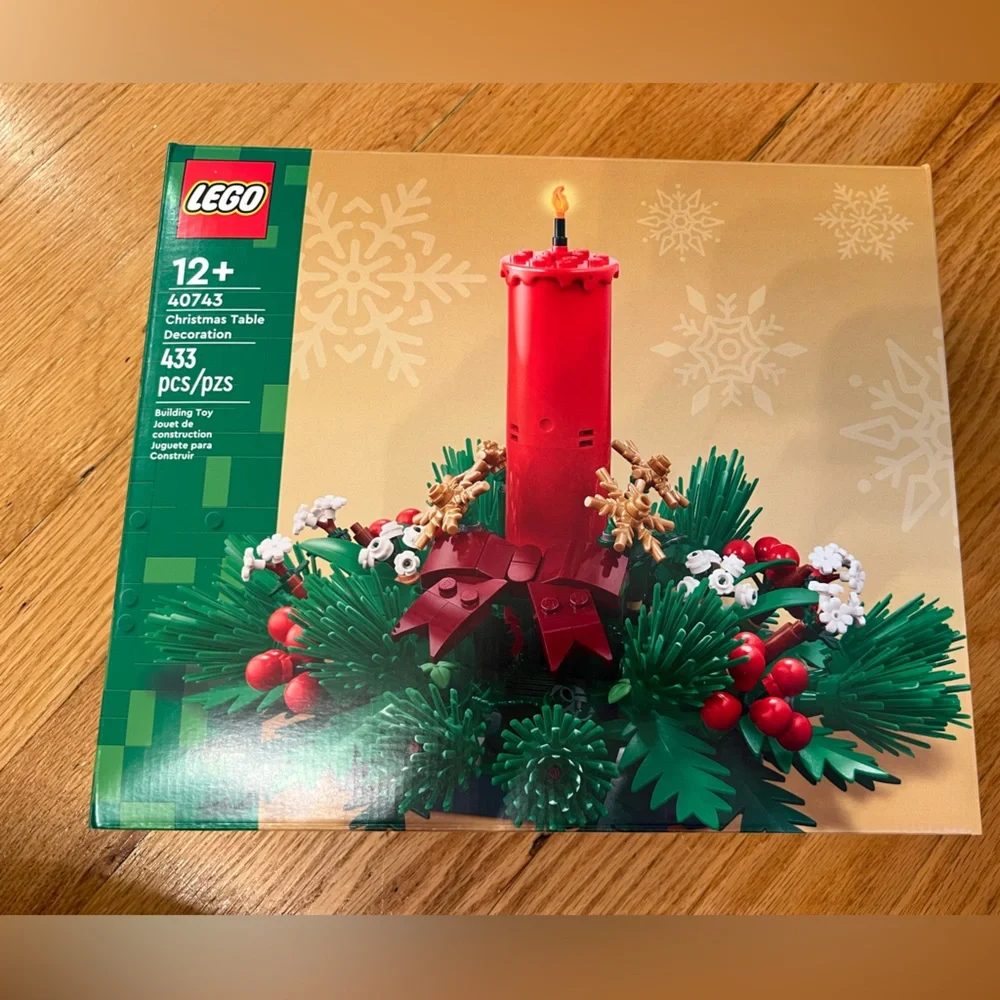 LEGO Festive Candle and Greenery Set Christmas table centerpiece 40743